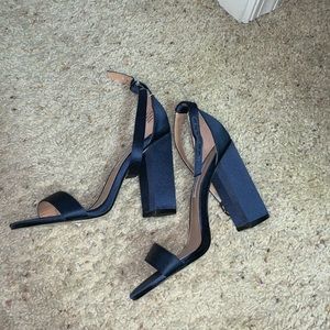 Cute simple chunky heels, no tag but never worn.